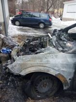 Galerie foto: Un Opel a ars ca o torta intr-o parcare din cartierul Viziru III