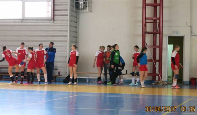 Handbalistele junioare II de la LPS au castigat grupa la turneul semifinal I