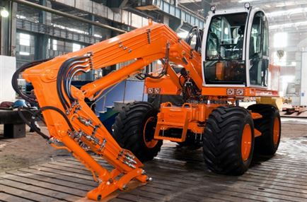 Prototip al excavatorului S700, in valoare de 160.000 de euro, produs de Promex Braila pentru firma olandeza Hencon