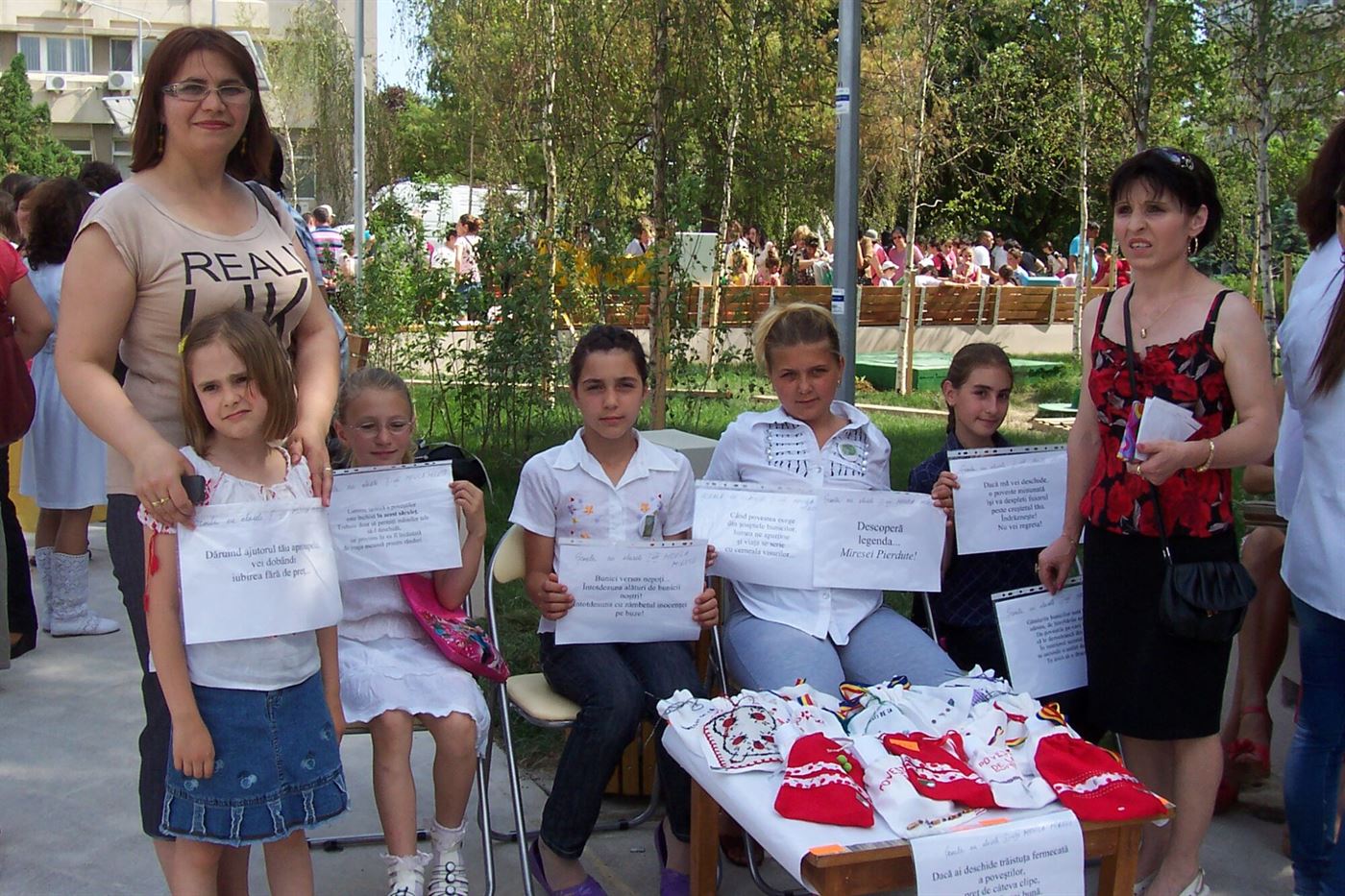 La targul de obiecte realizate de elevi s-au stans peste 6.000 lei