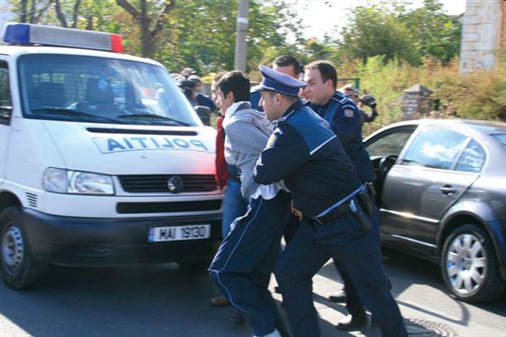 Cu ochii pe infractori, politistii nu stiu de gluma