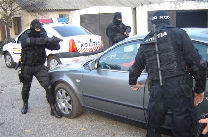 Cinci infractori au fost prinsi si arestati