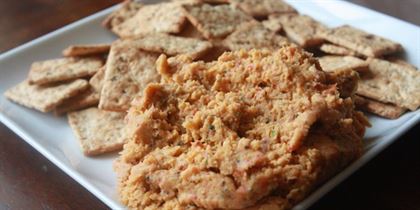Hummus cu ceapa rosie si seminte aromate