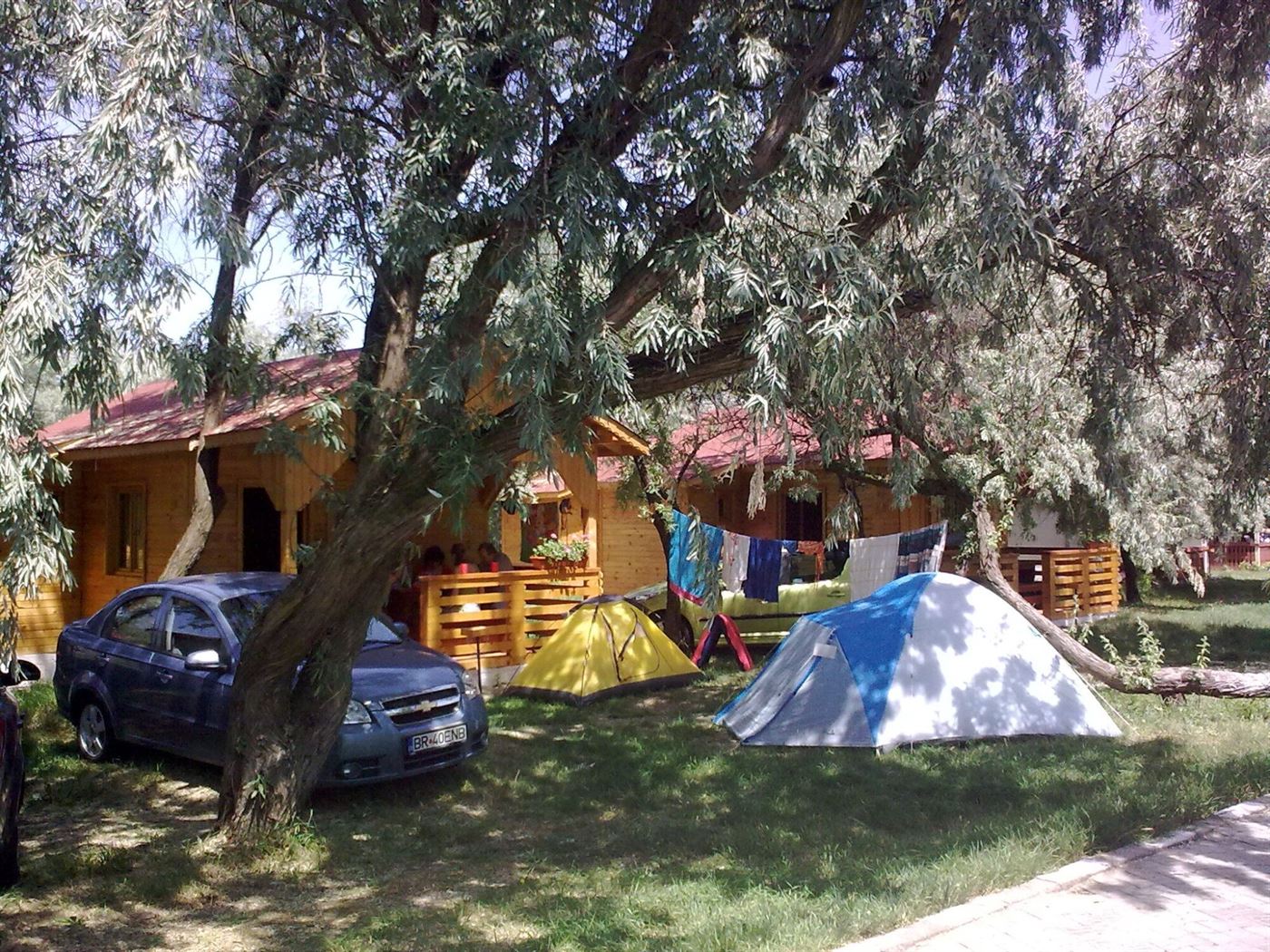 Campingul, solutia de criza pentru vacanta