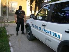 Poliţiştii de frontieră au reţinut doi braconieri şi au confiscat două barci