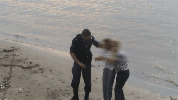 VIDEO: A incercat sa se sinucida, insa a fost oprita de jandarmi