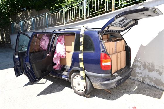 Contrabanda cu tigari in fata Promenada Mall