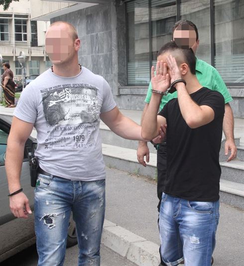 Autori si complici ai inselaciunilor prin metoda „Accidentul” au fost arestati de politisti