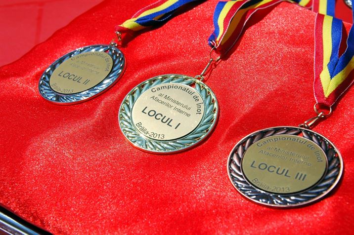 Politistii braileni campioni la concursul de inot al MAI
