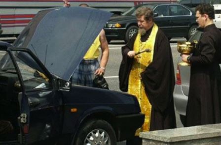 Patriarhia Romana a introdus slujba de sfestanie a unui vehicul