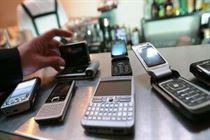 Zeci de telefoane mobile, cartele telefonice si bunuri, ridicate de politisti in cazurile „Accidentul”