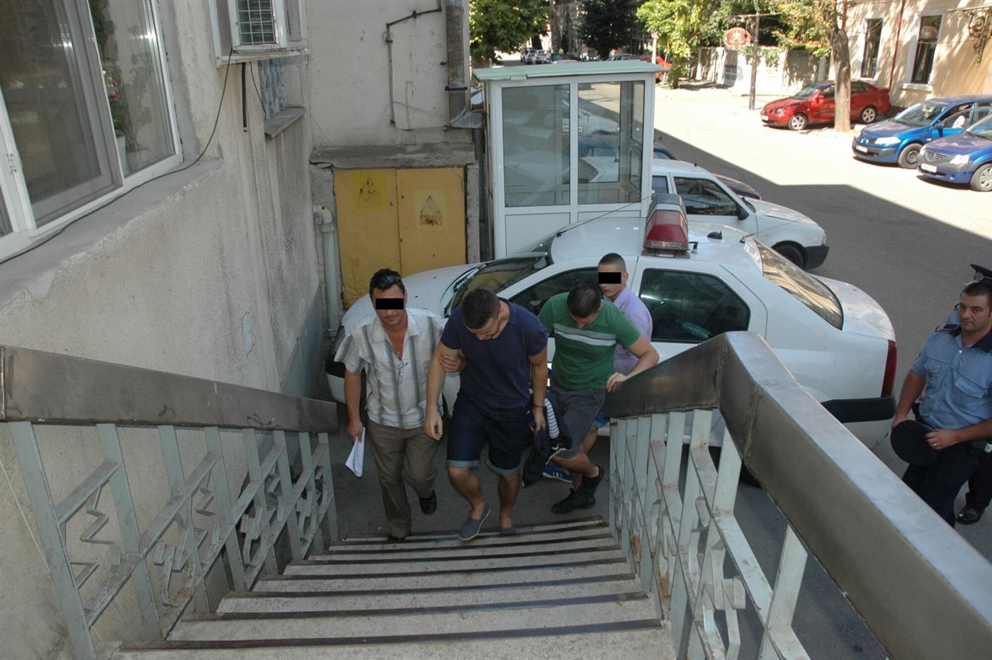 Trei galateni arestati preventiv dupa ce au incercat sa fure bani din bancomate