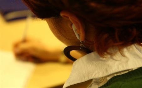 Si-a dat telefonul pe speaker in timpul examenului de bac