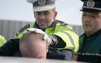 Tata si fiu au devastat o terasa amplasata pe Faleza Dunarii