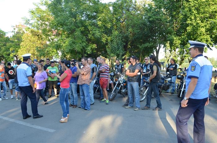 Intalnire inedita intre politisti si motociclisti