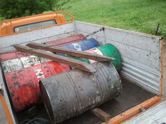Au gasit plutind pe Dunare butoaie pline cu doua tone de motorina