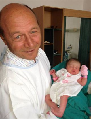 Traian Basescu a primit titlul de bunic
