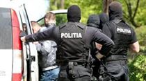 Cu ochii pe infractori, politistii nu stiu de gluma
