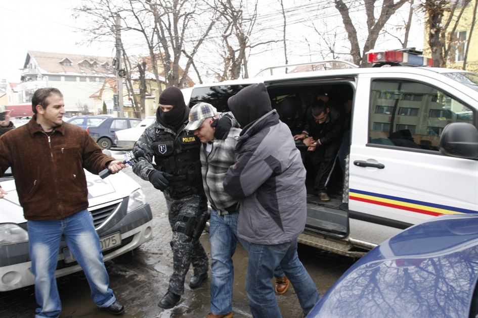 Cu ochii pe infractori, politistii nu stiu de gluma