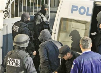 Cu ochii pe infractori, politistii nu stiu de gluma