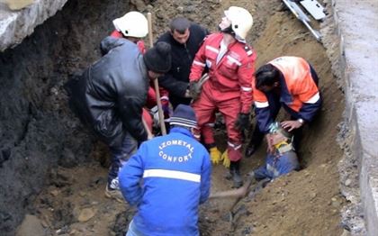 Barbatul ingropat sub malul de pamant a murit din cauza unei cumpane
