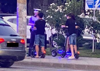 deplasarea pe drumurile publice cu biciclete sau trotinete electrice