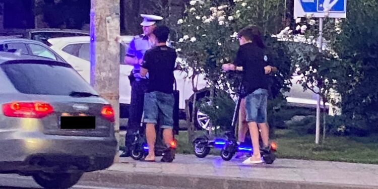 deplasarea pe drumurile publice cu biciclete sau trotinete electrice