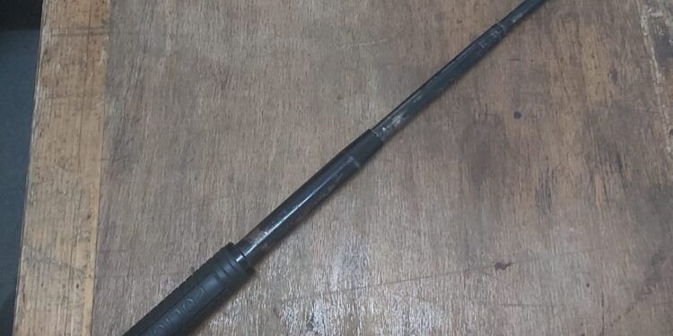 Minor de 14 ani depistat de un jandarm având asupra sa un cuțit și un baston telescopic