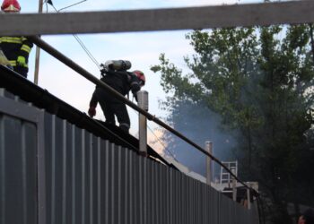 Casa mistuită de flăcări pe strada Carantina