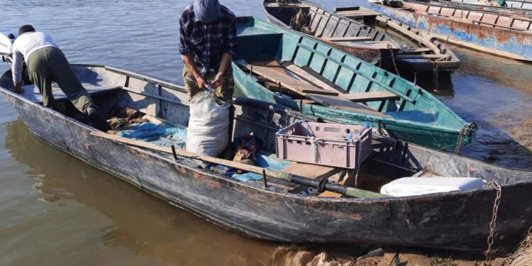 Prinși la pescuit fără autorizație