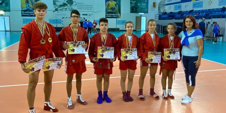 11 medalii pentru sportivii de la CSM Brăila la Campionatul Național pentru juniori și tineret de Sambo