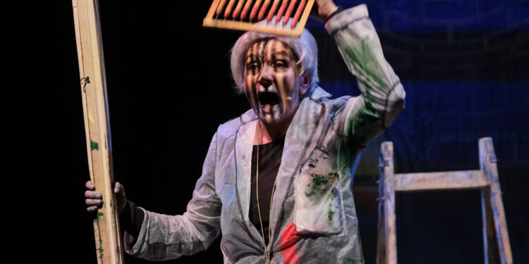 În această seară se joacă spectacolul LIMITE, un one-woman show comic cu Mihaela Rădescu