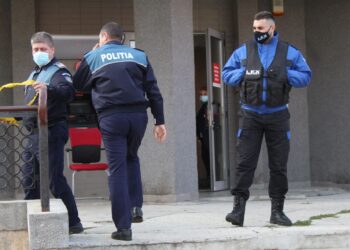 Jaf la o bancă din Ansamblul Buzăului
