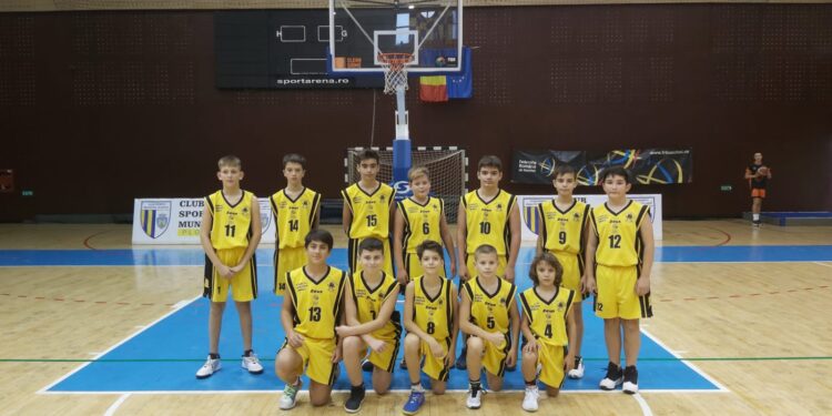 Echipele de baschet U13 și U16 de la Cuza Pirates Brăila au turnee la Ploiești și la Tulcea