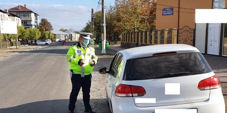 Polițiștii au reținut 3 permise pentru conducerea sub influența alcoolului și au retras 2 certificate de înmatriculare