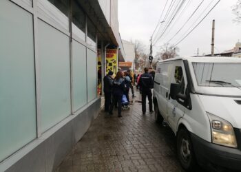 Polițiștii și jandarmii au efectuat verificări în 43 de societăți comerciale și au controlat 104 vehicule
