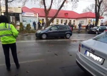 Accident pe strada Școlilor cu patru mașini avariate și o persoană rănită