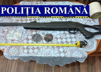 Percheziții la persoane bănuite de deținere ilegală de arme