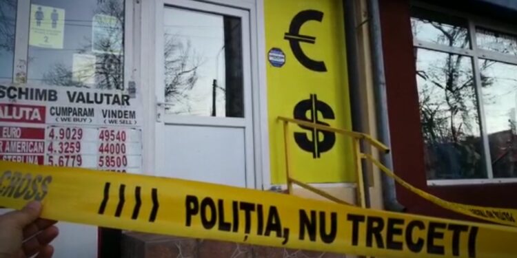 Angajata unei case de schimb valutar bătută și jefuită