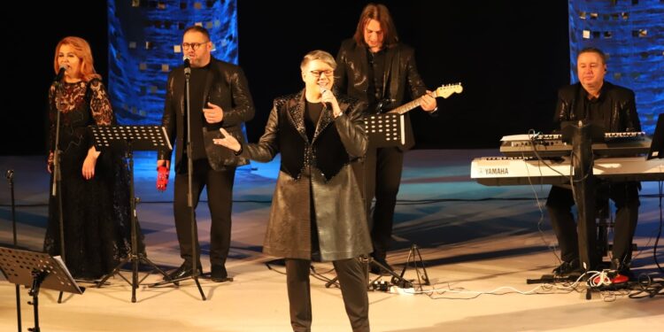 Fuego a emoţionat publicul şi a adus mulţumiri mentorilor săi