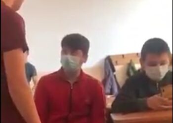 Elev bătut de un coleg în sala de clasă