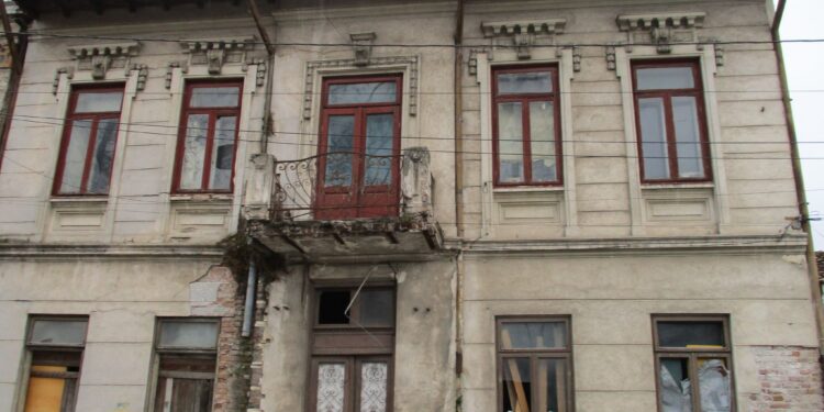 Sancțiuni aplicate de Poliția Locală pentru nerespectarea curățeniei pe domeniul public și pentru neefectuarea lucrărilor de reparații și întreținere a unor clădiri