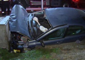 Un brăilean a intrat cu mașina într-un podeț, iar o minoră de 11 ani a ajuns la spital