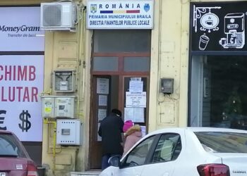 Tot mai mulți brăileni plătesc taxele online. S-au înființat două centre unde pot plăti taxele și persoanele care nu au certificat verde