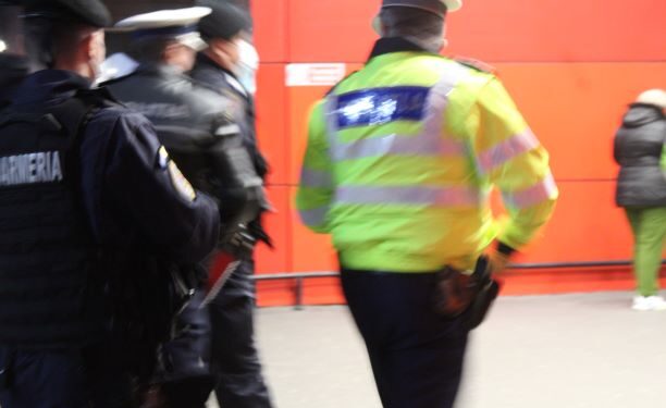Polițiștii și jandarmii au continuat activitățile de verificare a gradului de respectare a prevederilor legale pentru prevenirea şi combaterea efectelor pandemiei