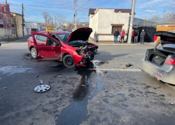 Accident cu o mașină de la o școală de șoferi