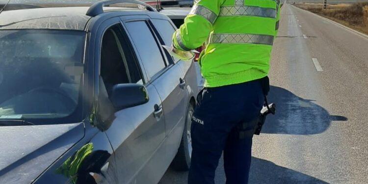Peste 100 de vitezomani sancționați ieri de polițiștii brăileni