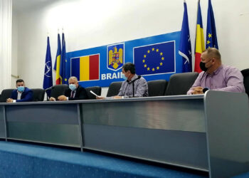 Prefectul Iulian Timofei s-a opus închiderii a două centre de vaccinare și a propus transformarea acestora în centru de testare Covid și vaccinare pentru grupa pediatrică