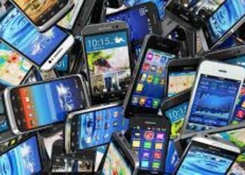 Telefoane mobile în valoare de aproape 43 milioane de lei,&nbsp;vândute online, fără fiscalizarea veniturilor
