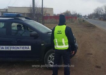 Bărbat de 67 de ani depistat de polițiștii de frontieră conducând un moped neînmatriculat deși nu avea nici permis de conducere